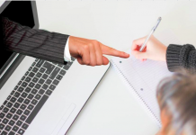 How to Manage a Part-Time Job While Studying Online