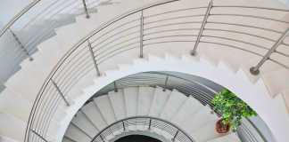 7 Cool & Classy Staircase Decorating Idea To Make Your Staircase Look Good In 2020