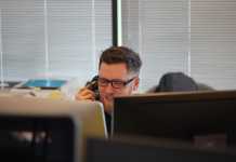 The Benefits of Hiring a Call Answering Service Man Calling