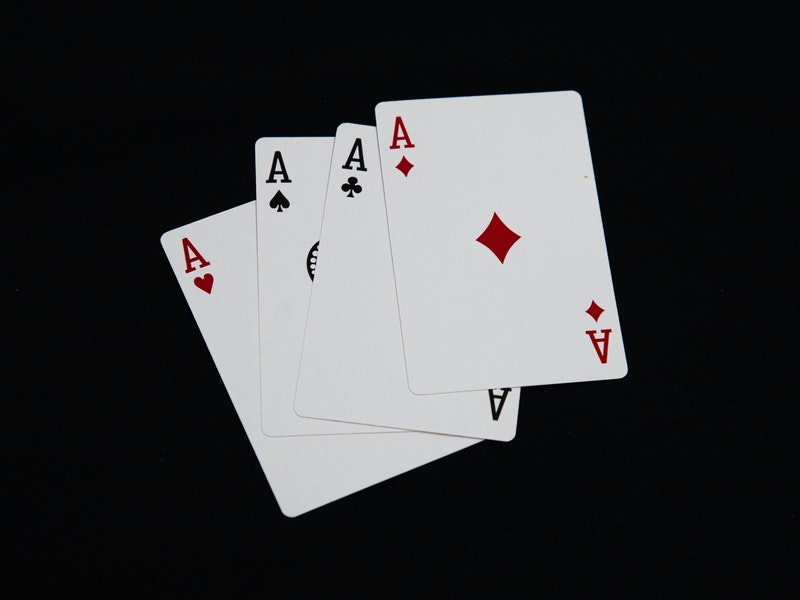 How to play card games online: digital poker, patience and more