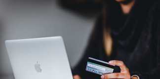 Online Casinos: The Various Payment Methods Available to Us Woman Holding a Card