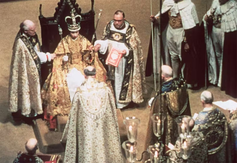 Elizabeth II crowning