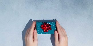 How to Choose a Gift for Your Girl and Make Her Happy Present