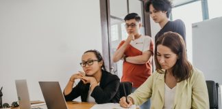 Exploring the Benefits of SWOT Analysis for College Students in Career Planning