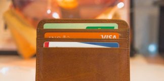 Technological Challenges Facing Banks in the Digital Age