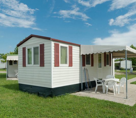 The Benefits of Working with Manufactured Housing Consultants: Expert Advice and Guidance iStock-487157931