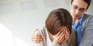 sad-woman-crying-her-therapist