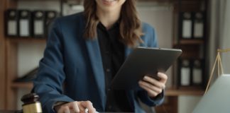 Financial lawyer