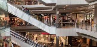 Shopping mall store