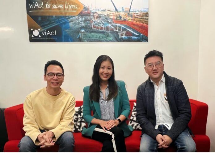 VentureWave (From L to R) Gary Ng, Co-Founder, viAct; Linda Liu, Vice President, VentureWave Capital; and Hugo Chuek, Co-Founder, viAct
