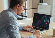 Servelius.com Review: Is This the All-in-One Platform Traders Have Been Waiting For? Financial analyst analyzing the trading display on computer