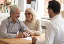 How Scottsdale’s Affluent Retiree Population is Reshaping Financial Advisory Services Financial advisor meeting with Elderly spouses