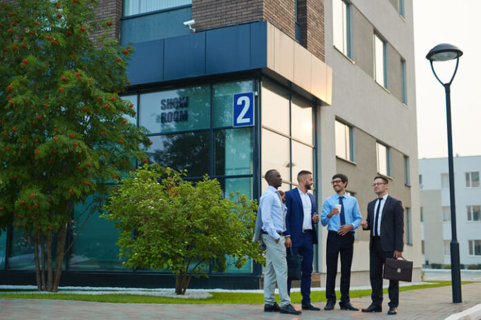 iStock-622965366 (1) Men returning to office