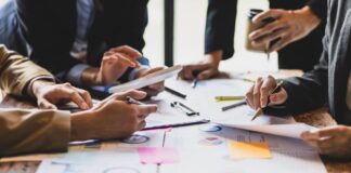 Invisible Team - Brainstorm business meeting