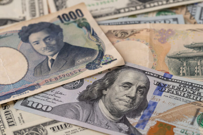 iStock-2251213860 (1) Yen and dollar financial crisis